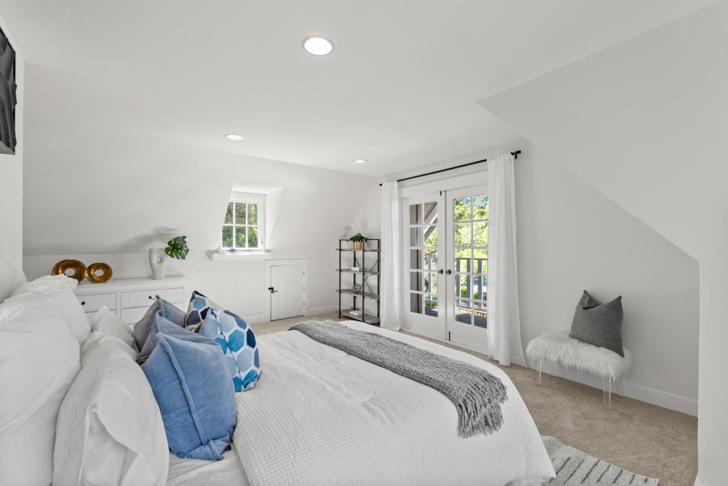 Detail Gallery Image 29 of 52 For 244 Chesham Ave, San Carlos,  CA 94070 - 4 Beds | 2/1 Baths