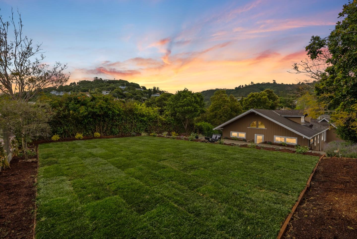 Detail Gallery Image 3 of 52 For 244 Chesham Ave, San Carlos,  CA 94070 - 4 Beds | 2/1 Baths