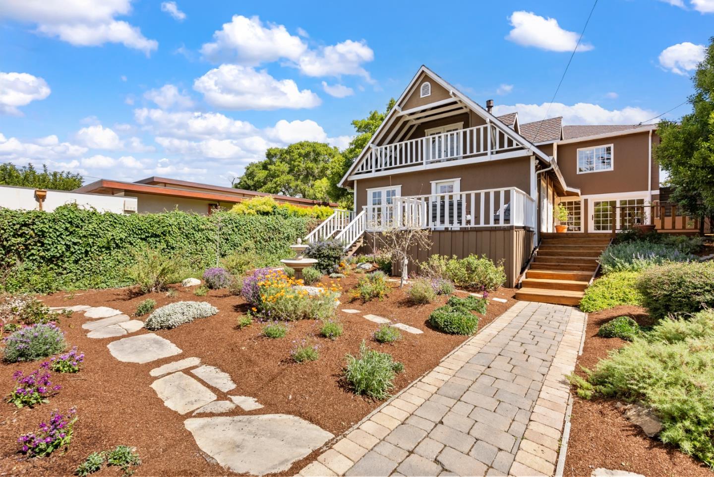 Detail Gallery Image 7 of 52 For 244 Chesham Ave, San Carlos,  CA 94070 - 4 Beds | 2/1 Baths