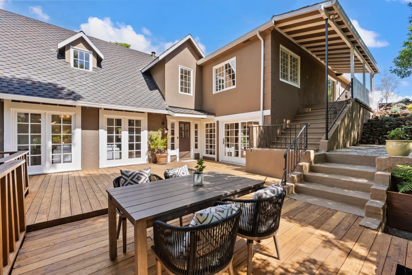 Detail Gallery Image 9 of 52 For 244 Chesham Ave, San Carlos,  CA 94070 - 4 Beds | 2/1 Baths