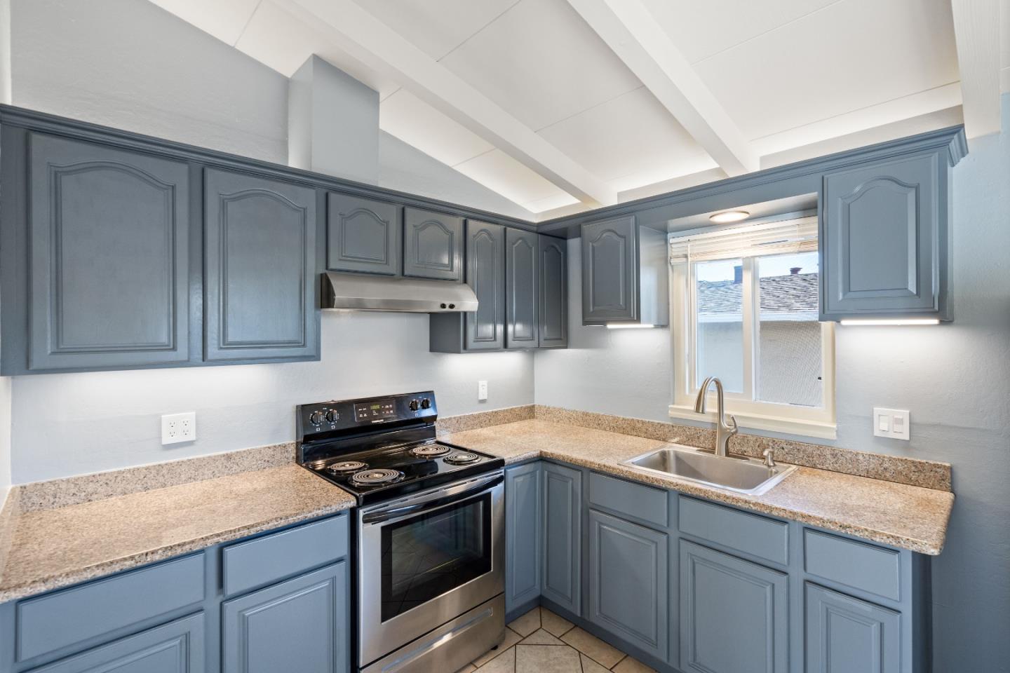 Detail Gallery Image 8 of 13 For 2408 Palmetto Ave, Pacifica,  CA 94044 - – Beds | – Baths