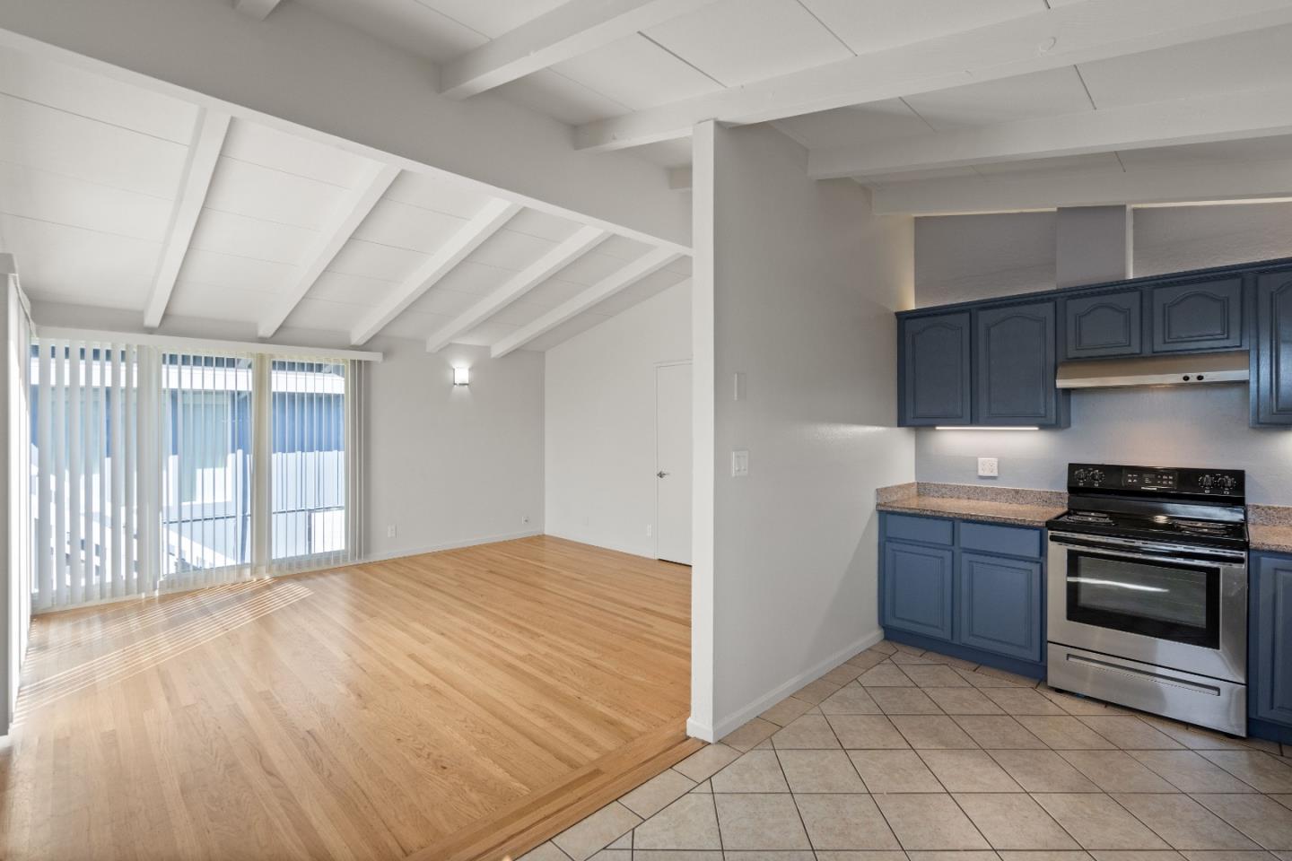 Detail Gallery Image 9 of 13 For 2408 Palmetto Ave, Pacifica,  CA 94044 - – Beds | – Baths
