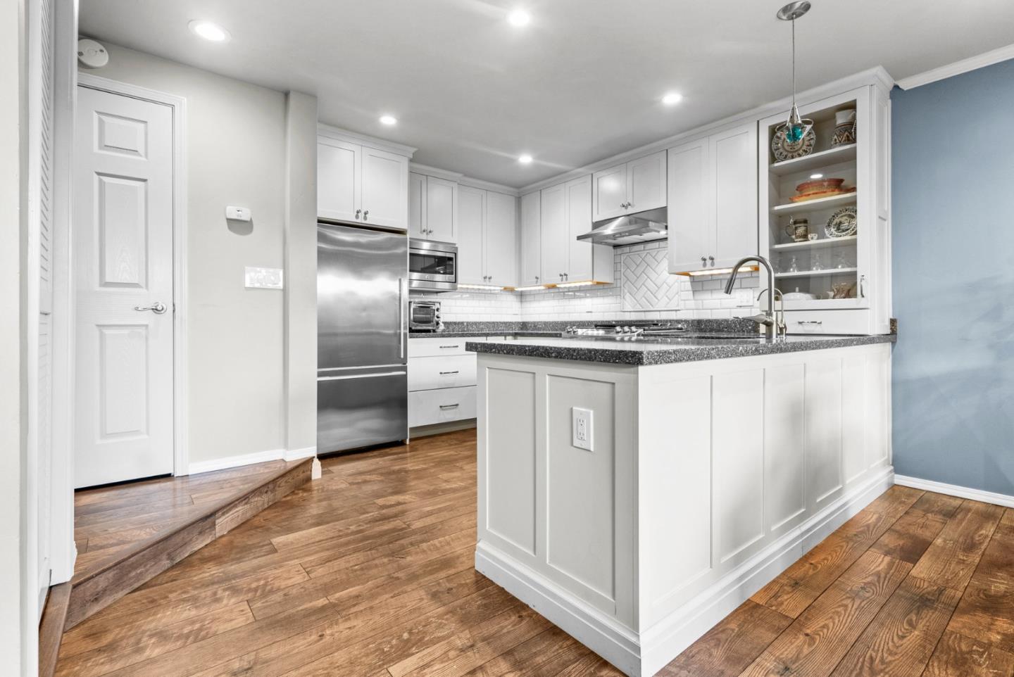Detail Gallery Image 12 of 54 For 3071 Arlington Dr, Aptos,  CA 95003 - 3 Beds | 2/1 Baths
