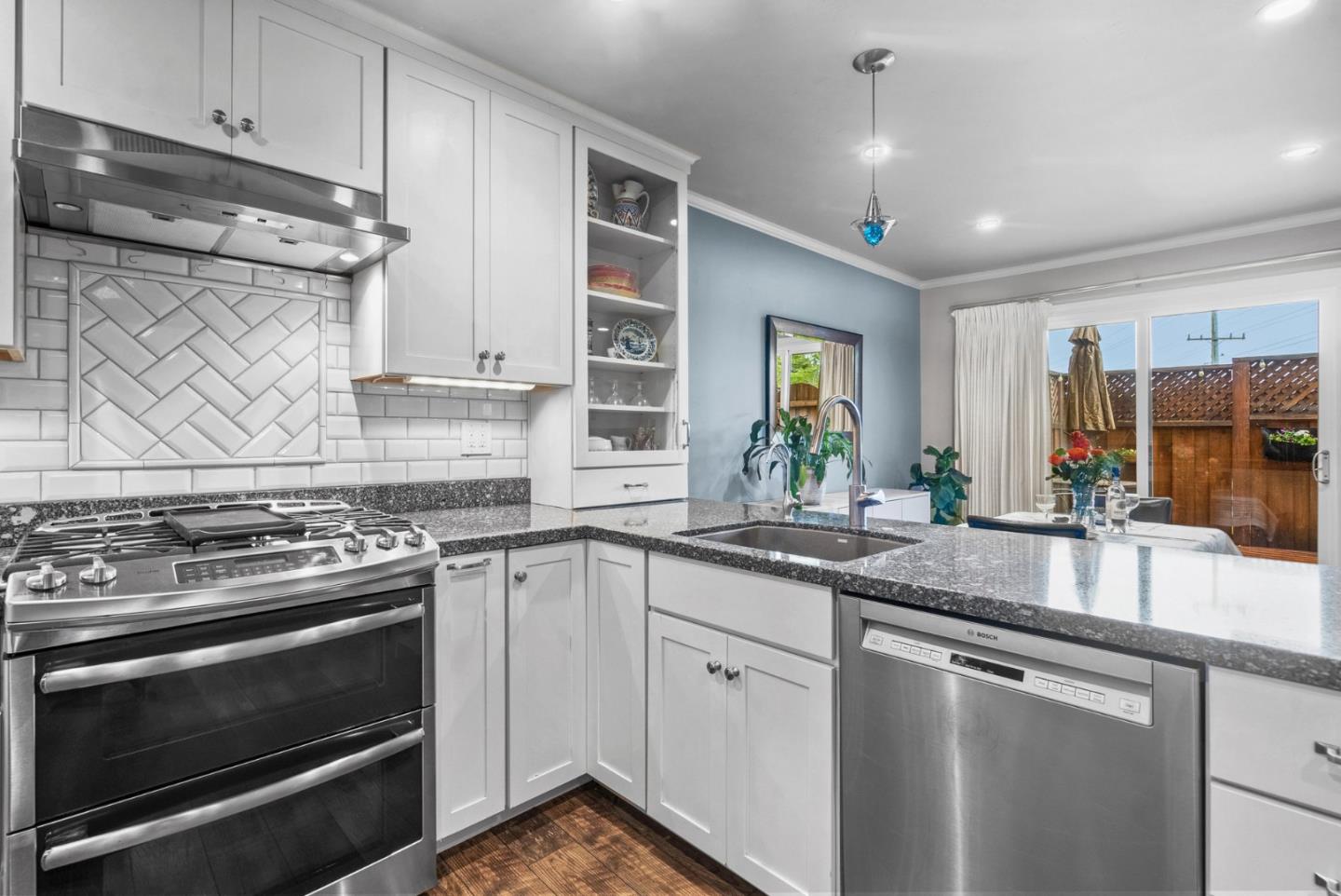 Detail Gallery Image 17 of 54 For 3071 Arlington Dr, Aptos,  CA 95003 - 3 Beds | 2/1 Baths
