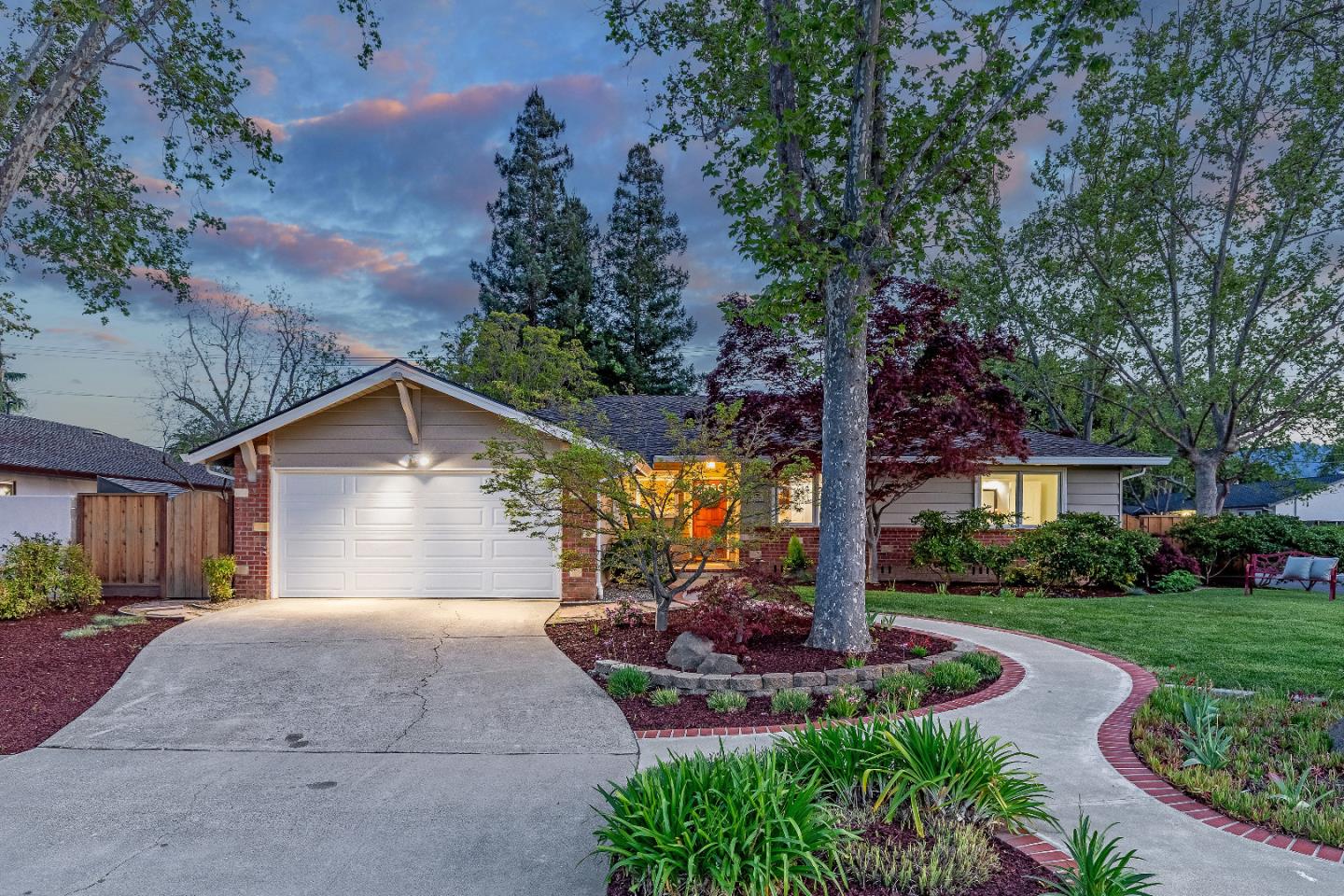 Detail Gallery Image 2 of 41 For 12290 Mellowood Dr, Saratoga,  CA 95070 - 4 Beds | 2/1 Baths