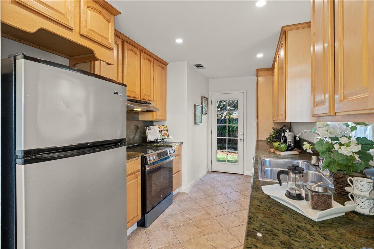 Detail Gallery Image 12 of 39 For 5494 Mary Jo Ct, San Jose,  CA 95124 - 3 Beds | 2 Baths