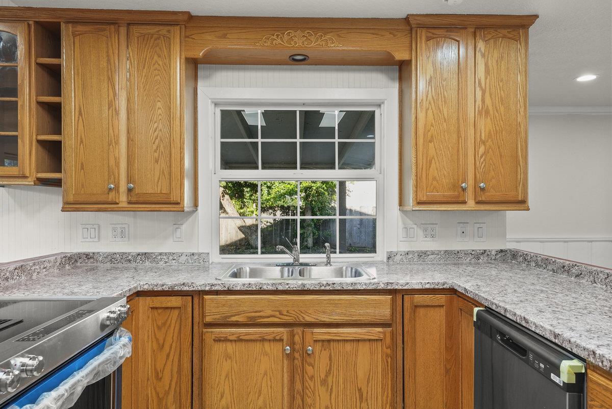 Detail Gallery Image 4 of 23 For 2958 Chauncy Cir, Stockton,  CA 95209 - 3 Beds | 2 Baths