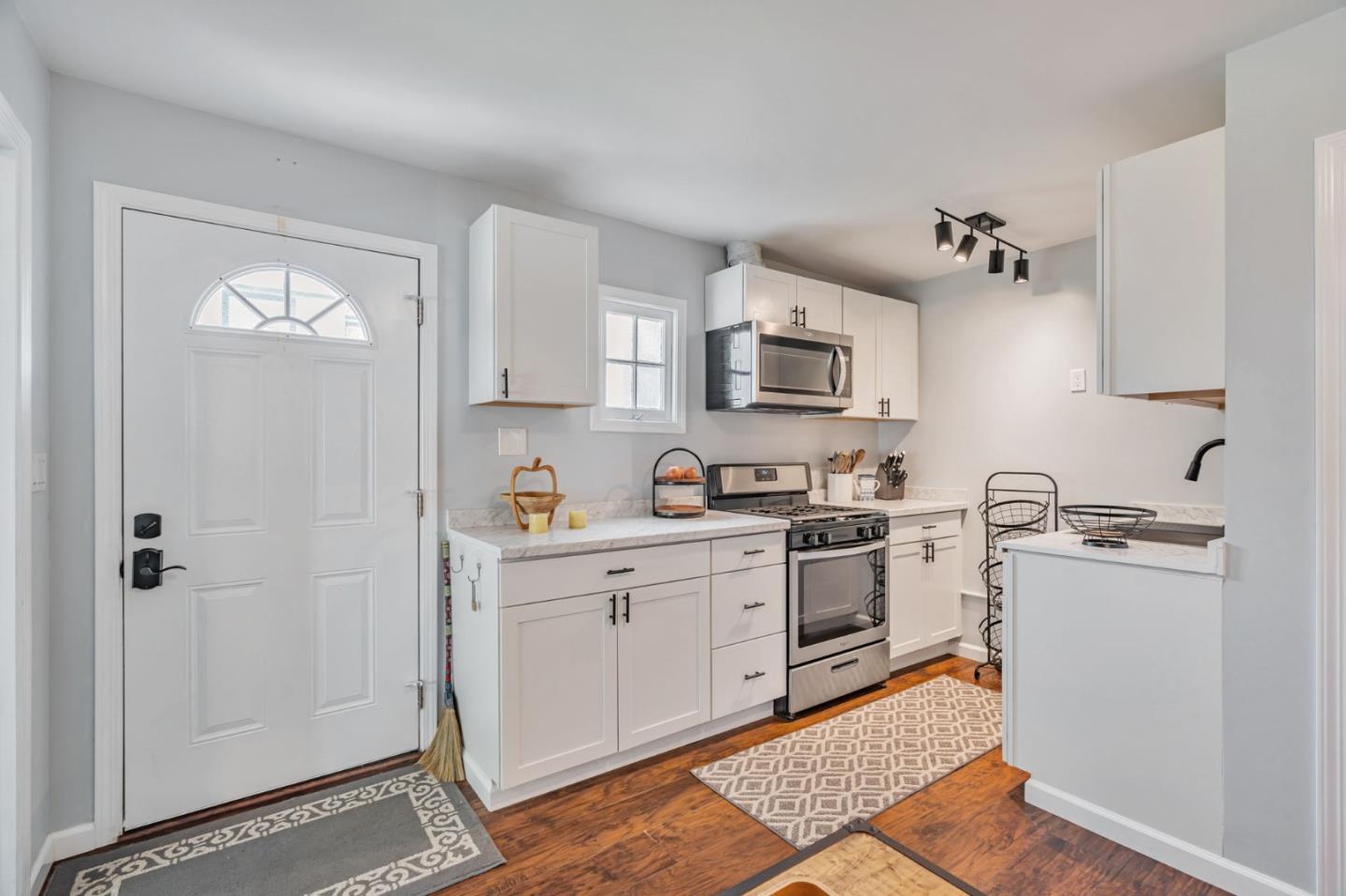 Detail Gallery Image 10 of 37 For 127 Gardiner Ave a,  South San Francisco,  CA 94080 - 1 Beds | 1 Baths