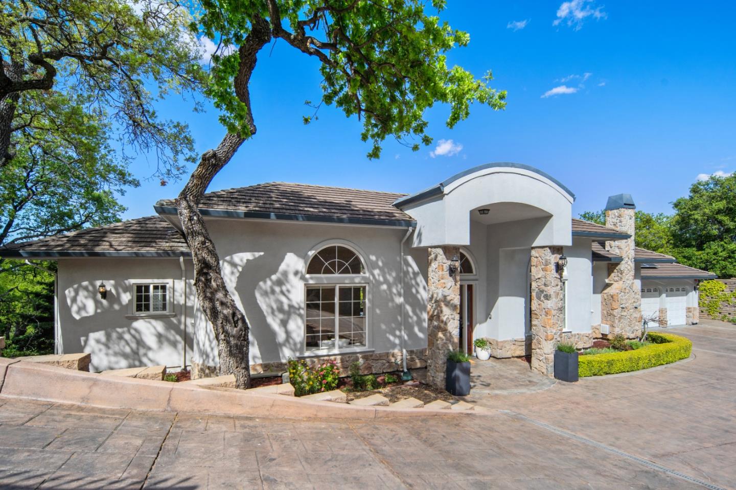 Detail Gallery Image 61 of 86 For 16060 Cerro Vista Dr, Los Gatos,  CA 95032 - 5 Beds | 3/1 Baths