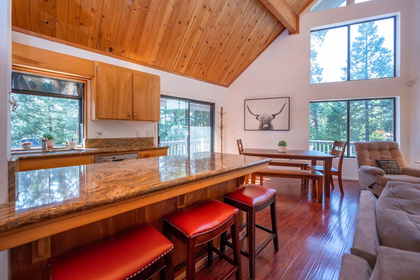 Detail Gallery Image 11 of 70 For 2088 Castlewood Ln #11,  Arnold,  CA 95223 - 4 Beds | 3/1 Baths