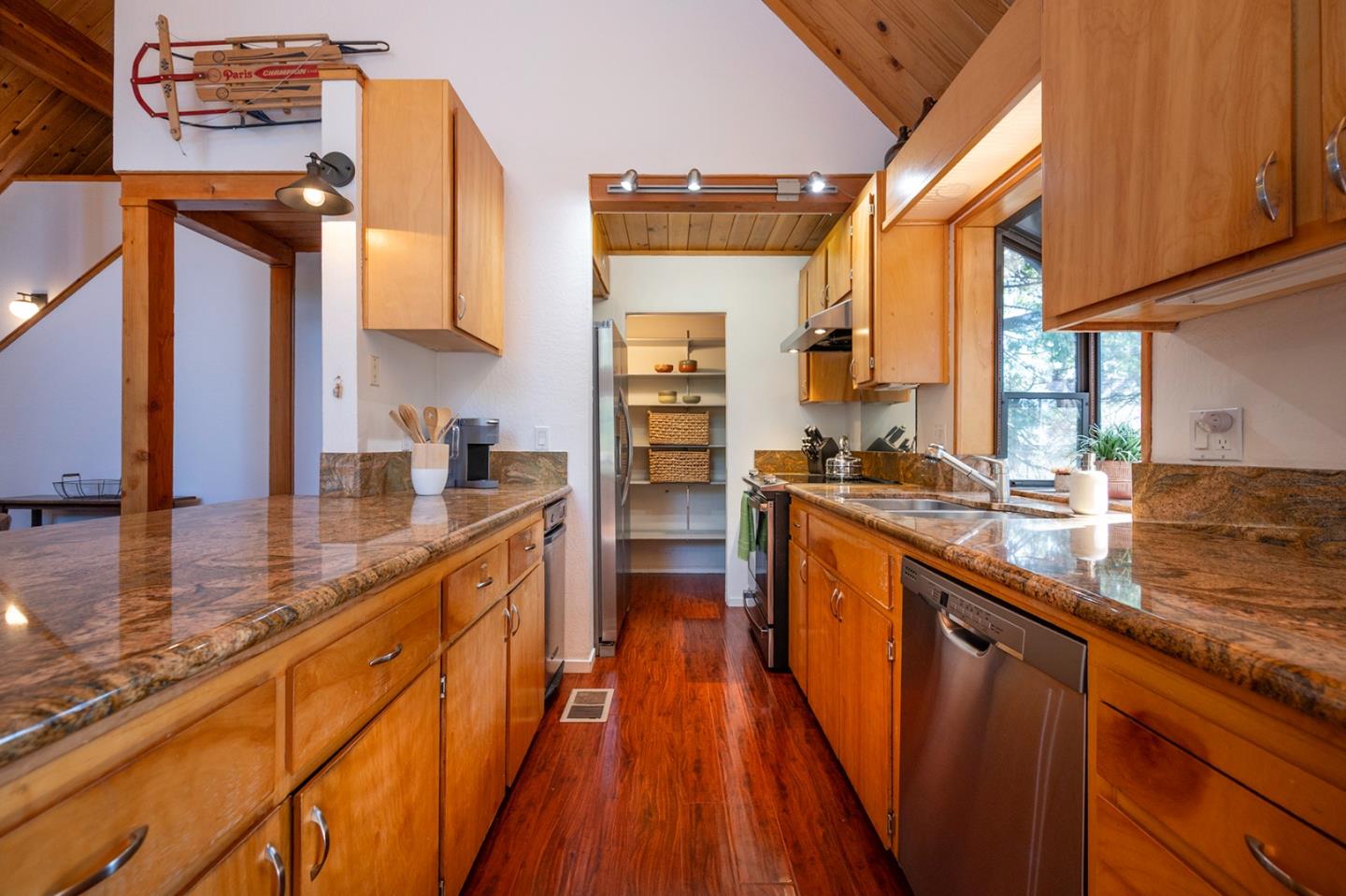 Detail Gallery Image 12 of 70 For 2088 Castlewood Ln #11,  Arnold,  CA 95223 - 4 Beds | 3/1 Baths