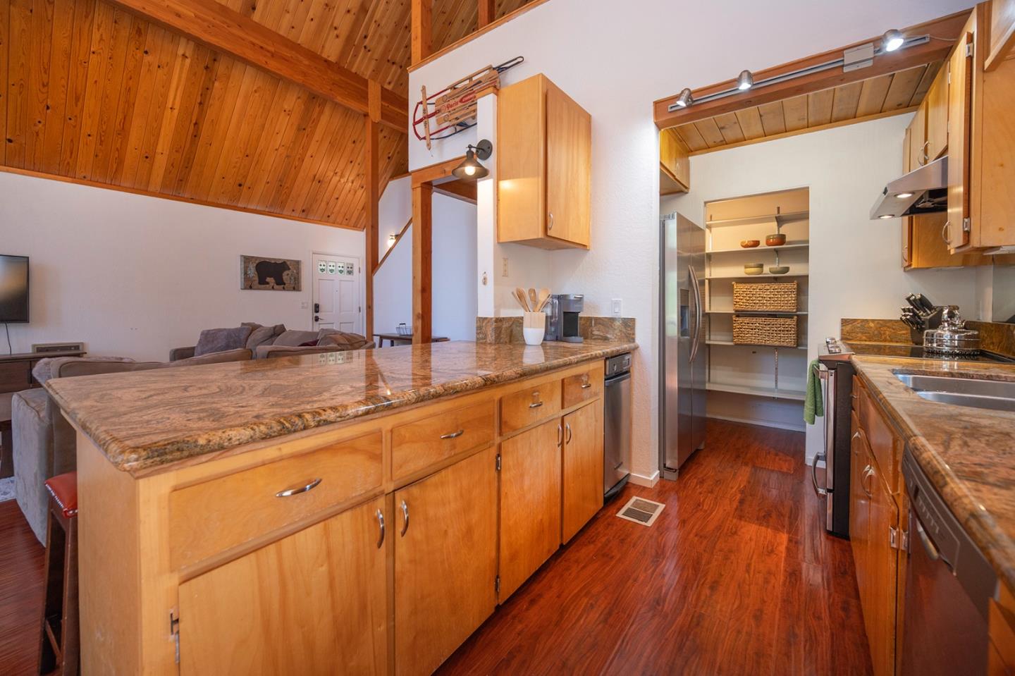 Detail Gallery Image 13 of 70 For 2088 Castlewood Ln #11,  Arnold,  CA 95223 - 4 Beds | 3/1 Baths
