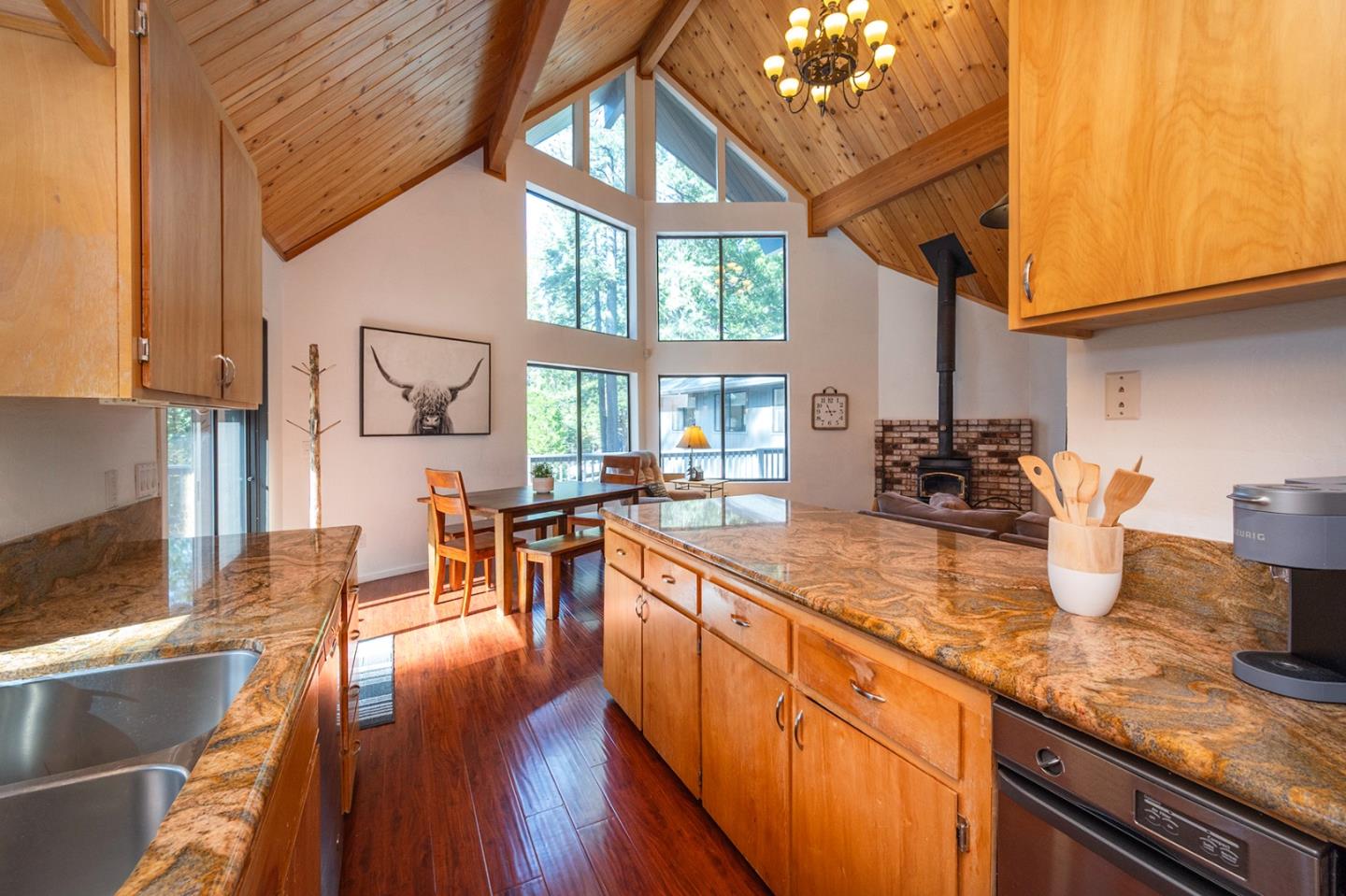 Detail Gallery Image 17 of 70 For 2088 Castlewood Ln #11,  Arnold,  CA 95223 - 4 Beds | 3/1 Baths