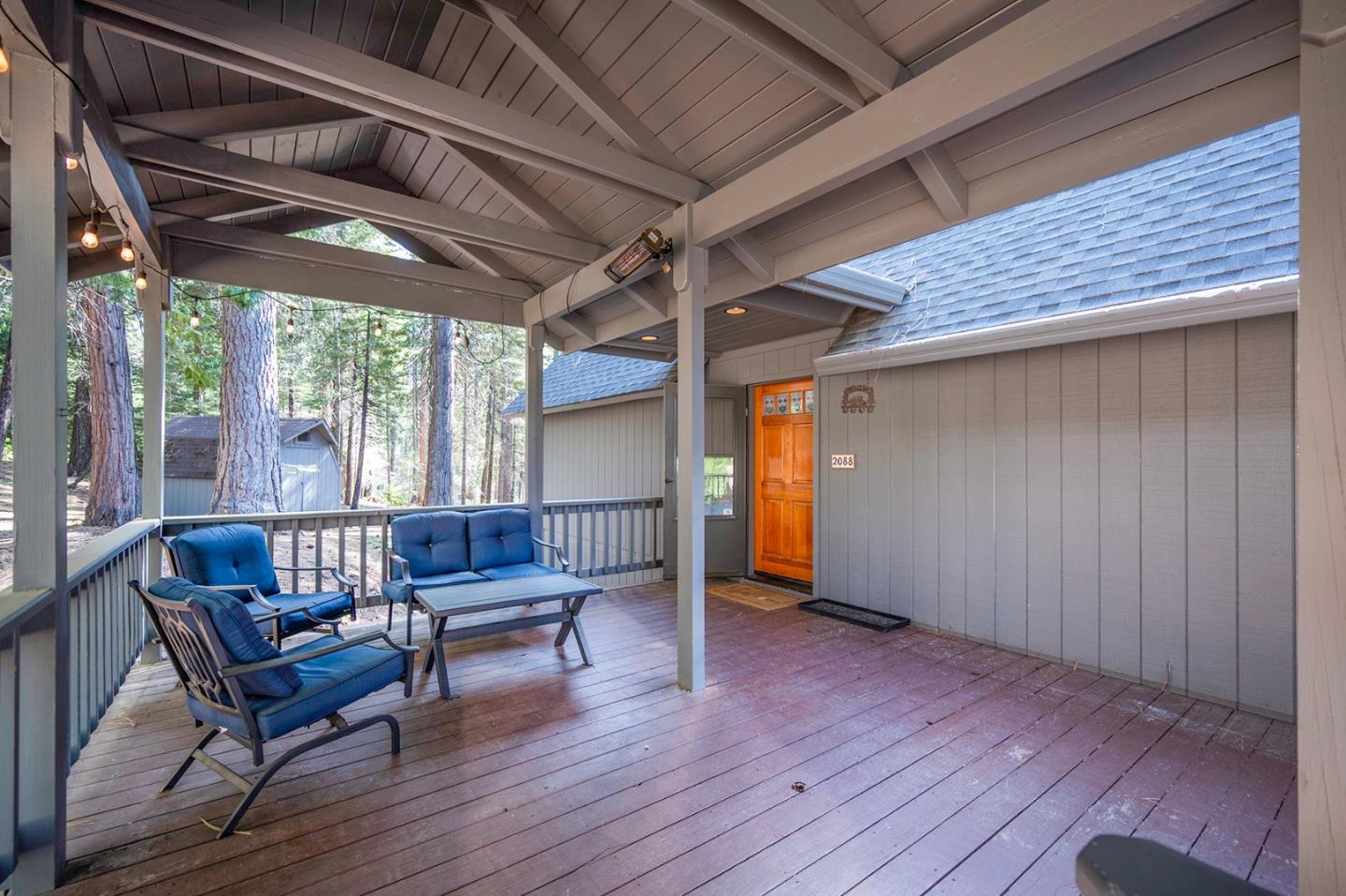 Detail Gallery Image 3 of 70 For 2088 Castlewood Ln #11,  Arnold,  CA 95223 - 4 Beds | 3/1 Baths