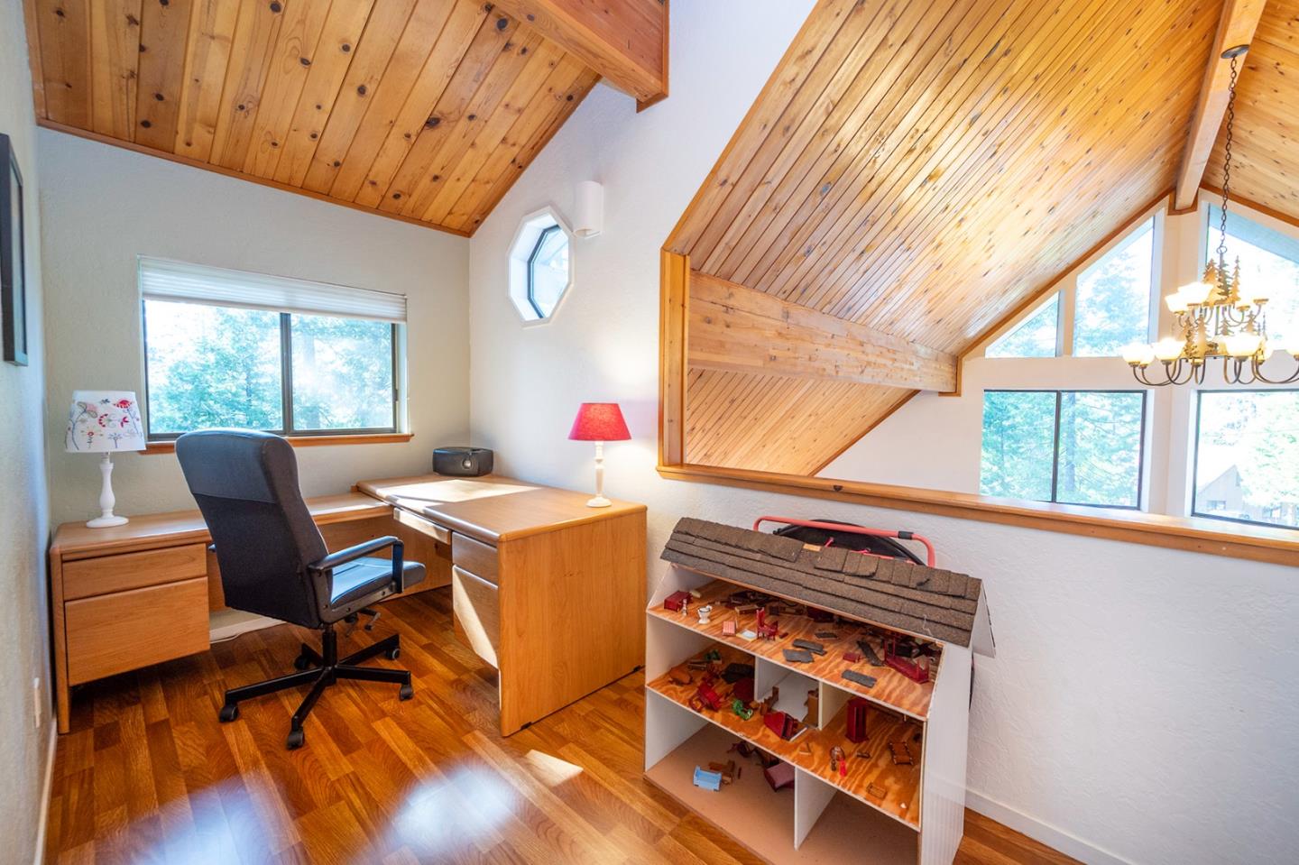 Detail Gallery Image 34 of 70 For 2088 Castlewood Ln #11,  Arnold,  CA 95223 - 4 Beds | 3/1 Baths