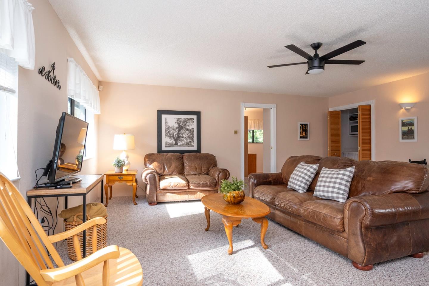 Detail Gallery Image 35 of 70 For 2088 Castlewood Ln #11,  Arnold,  CA 95223 - 4 Beds | 3/1 Baths