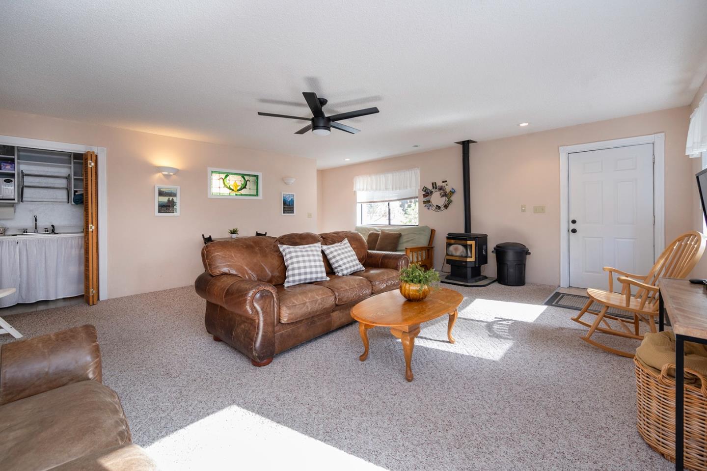 Detail Gallery Image 38 of 70 For 2088 Castlewood Ln #11,  Arnold,  CA 95223 - 4 Beds | 3/1 Baths