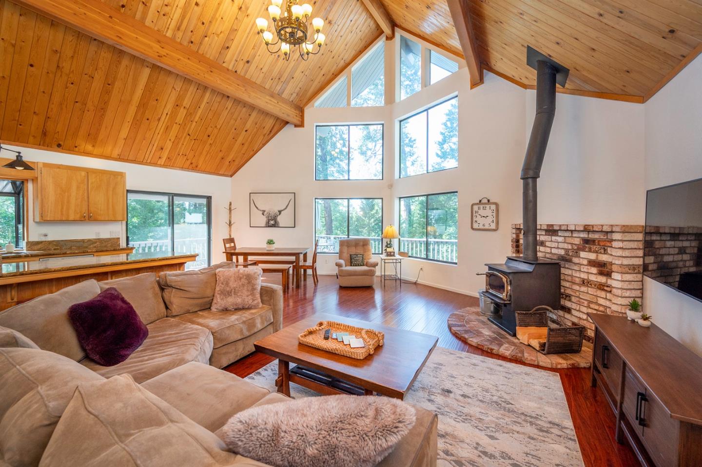 Detail Gallery Image 6 of 70 For 2088 Castlewood Ln #11,  Arnold,  CA 95223 - 4 Beds | 3/1 Baths