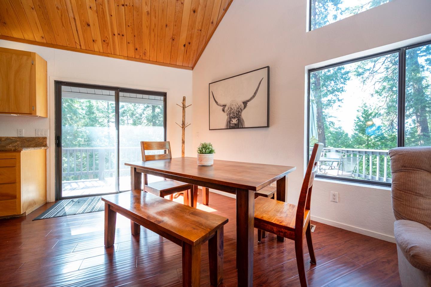 Detail Gallery Image 8 of 70 For 2088 Castlewood Ln #11,  Arnold,  CA 95223 - 4 Beds | 3/1 Baths