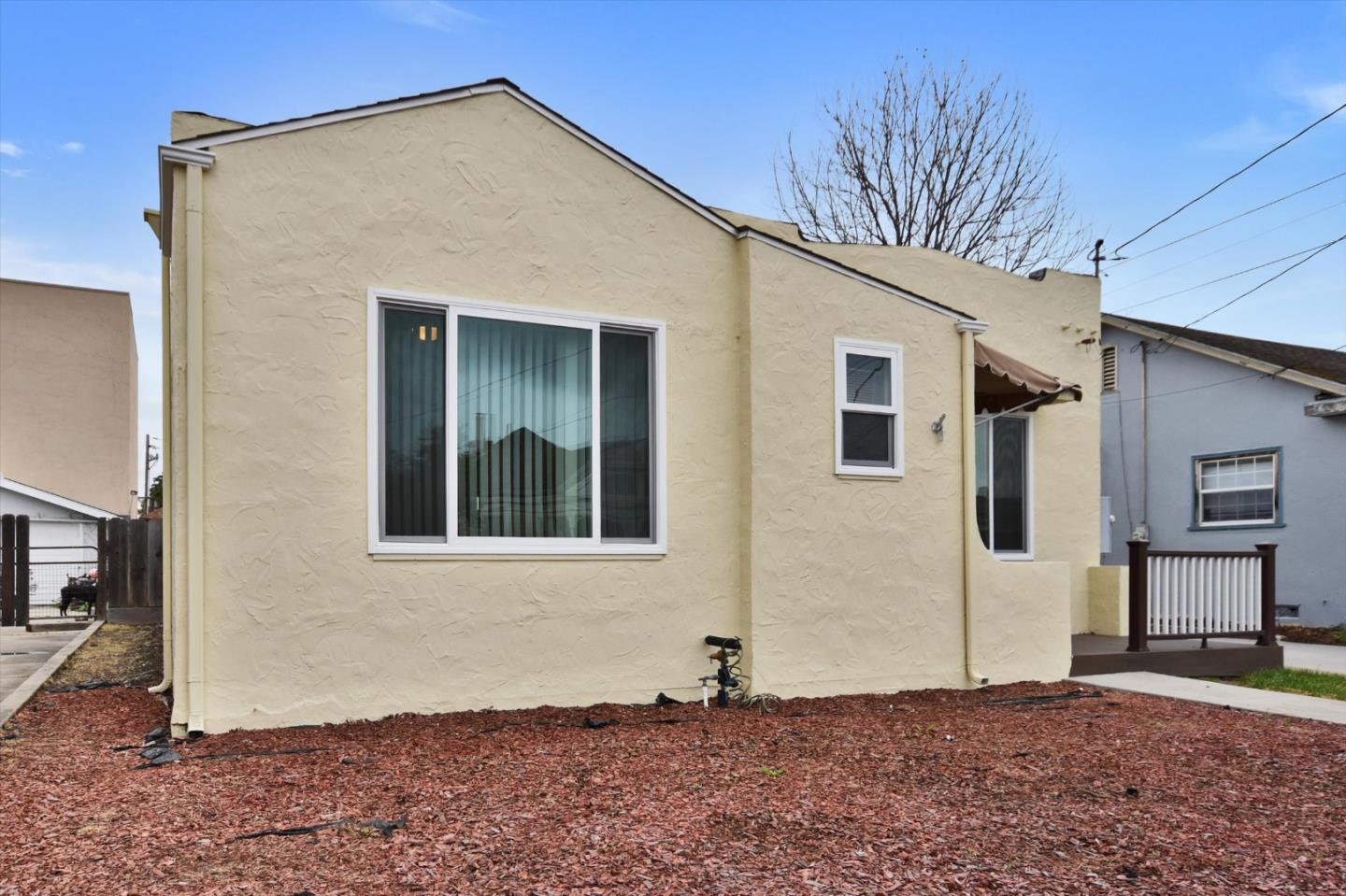 Detail Gallery Image 2 of 33 For 325 Capitol St, Salinas,  CA 93901 - 3 Beds | 1 Baths
