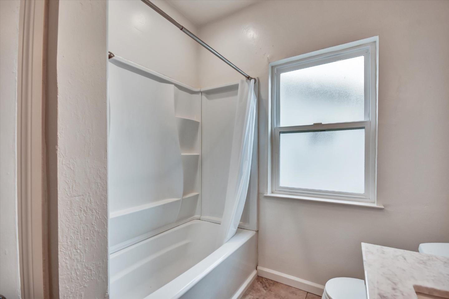 Detail Gallery Image 21 of 33 For 325 Capitol St, Salinas,  CA 93901 - 3 Beds | 1 Baths