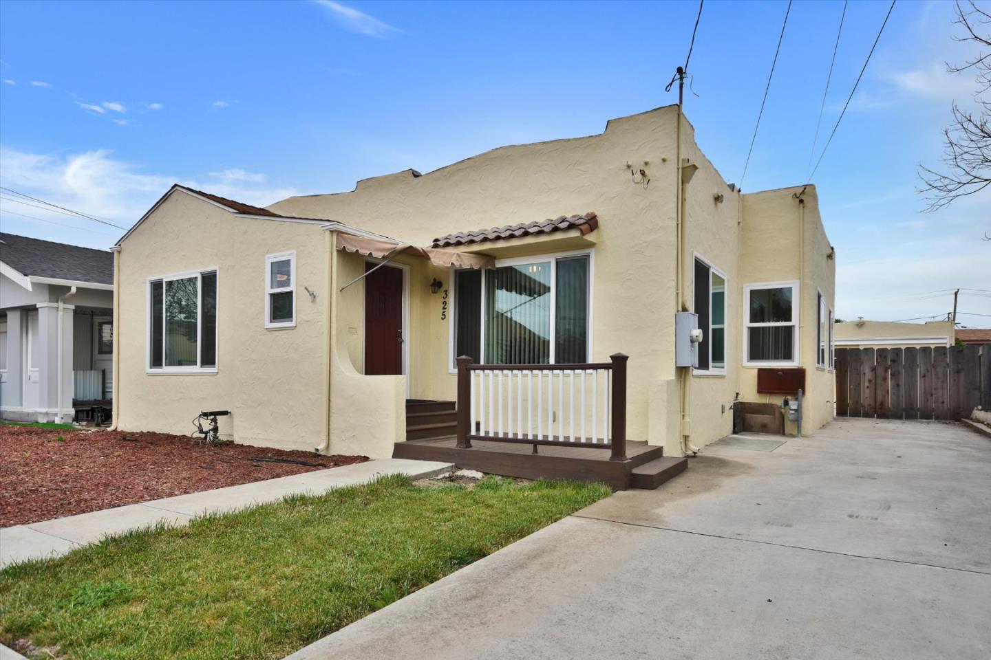 Detail Gallery Image 3 of 33 For 325 Capitol St, Salinas,  CA 93901 - 3 Beds | 1 Baths