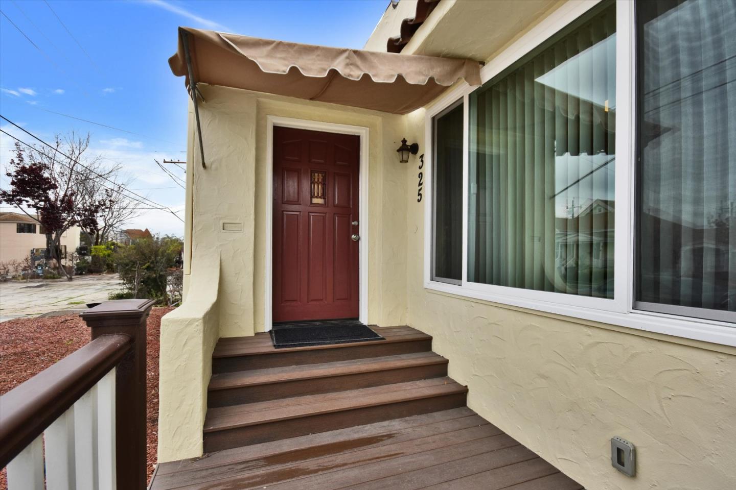 Detail Gallery Image 4 of 33 For 325 Capitol St, Salinas,  CA 93901 - 3 Beds | 1 Baths