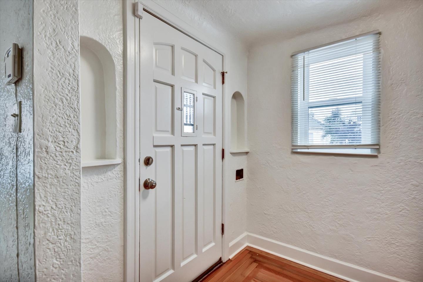 Detail Gallery Image 5 of 33 For 325 Capitol St, Salinas,  CA 93901 - 3 Beds | 1 Baths