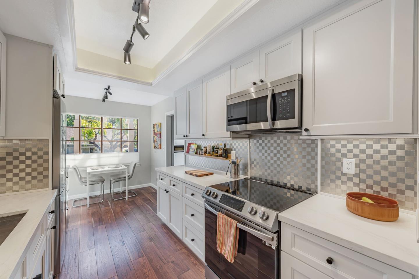 Detail Gallery Image 2 of 42 For 5351 Cribari Dell, San Jose,  CA 95135 - 2 Beds | 2 Baths