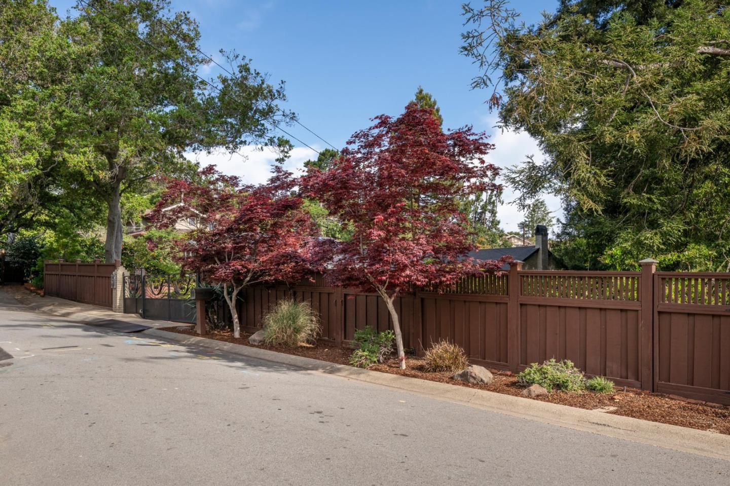 Detail Gallery Image 26 of 53 For 2205 &2207 Semeria Ave, Belmont,  CA 94002 - 4 Beds | 2/1 Baths