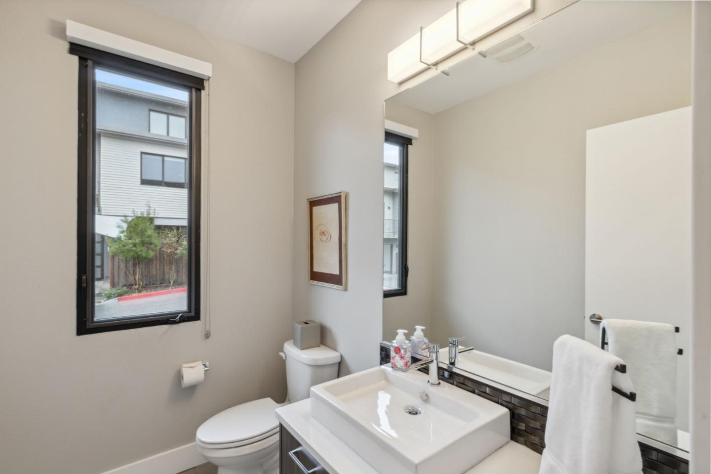 Detail Gallery Image 15 of 42 For 80 Gateway Ct, San Carlos,  CA 94070 - 3 Beds | 3/1 Baths