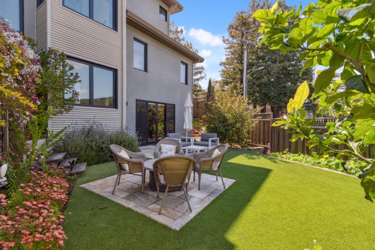 Detail Gallery Image 27 of 42 For 80 Gateway Ct, San Carlos,  CA 94070 - 3 Beds | 3/1 Baths