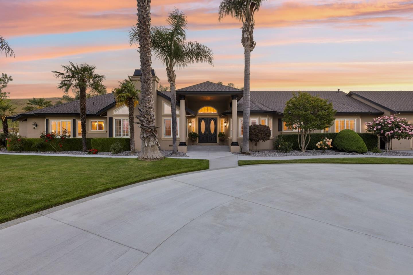Detail Gallery Image 1 of 48 For 12755 Santa Teresa Blvd, San Martin,  CA 95046 - 5 Beds | 4 Baths