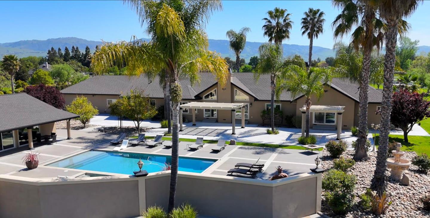 Detail Gallery Image 14 of 48 For 12755 Santa Teresa Blvd, San Martin,  CA 95046 - 5 Beds | 4 Baths