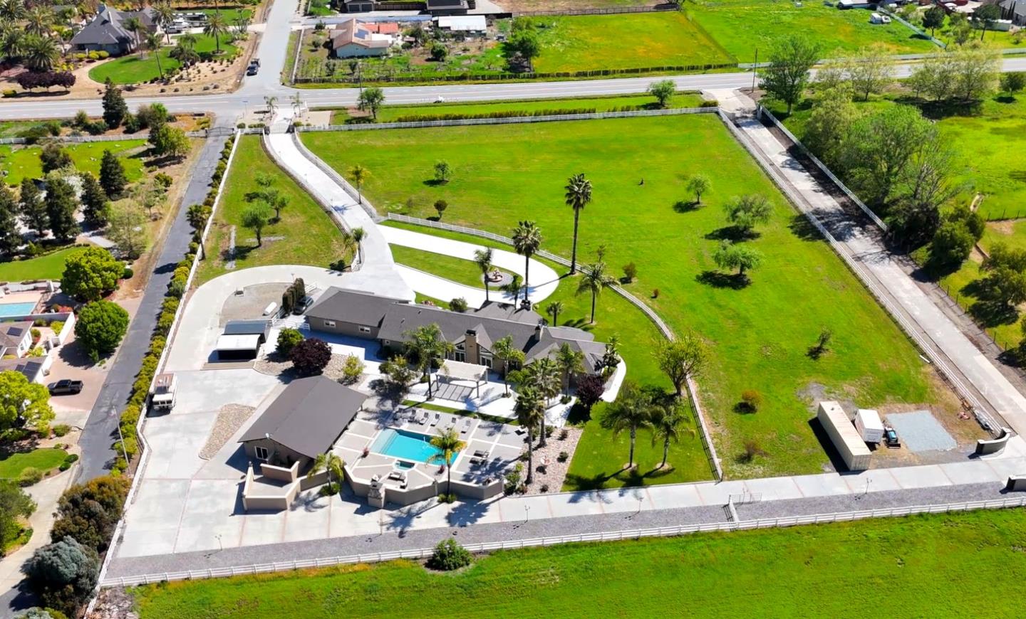 Detail Gallery Image 15 of 48 For 12755 Santa Teresa Blvd, San Martin,  CA 95046 - 5 Beds | 4 Baths