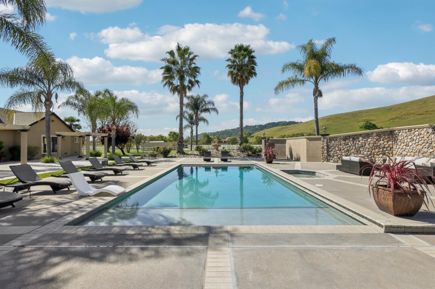 Detail Gallery Image 16 of 48 For 12755 Santa Teresa Blvd, San Martin,  CA 95046 - 5 Beds | 4 Baths