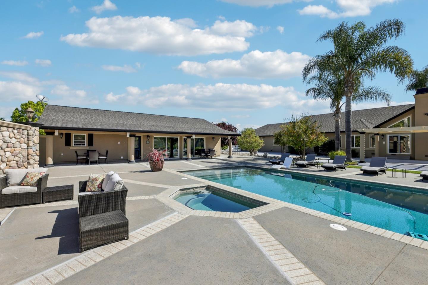 Detail Gallery Image 17 of 48 For 12755 Santa Teresa Blvd, San Martin,  CA 95046 - 5 Beds | 4 Baths