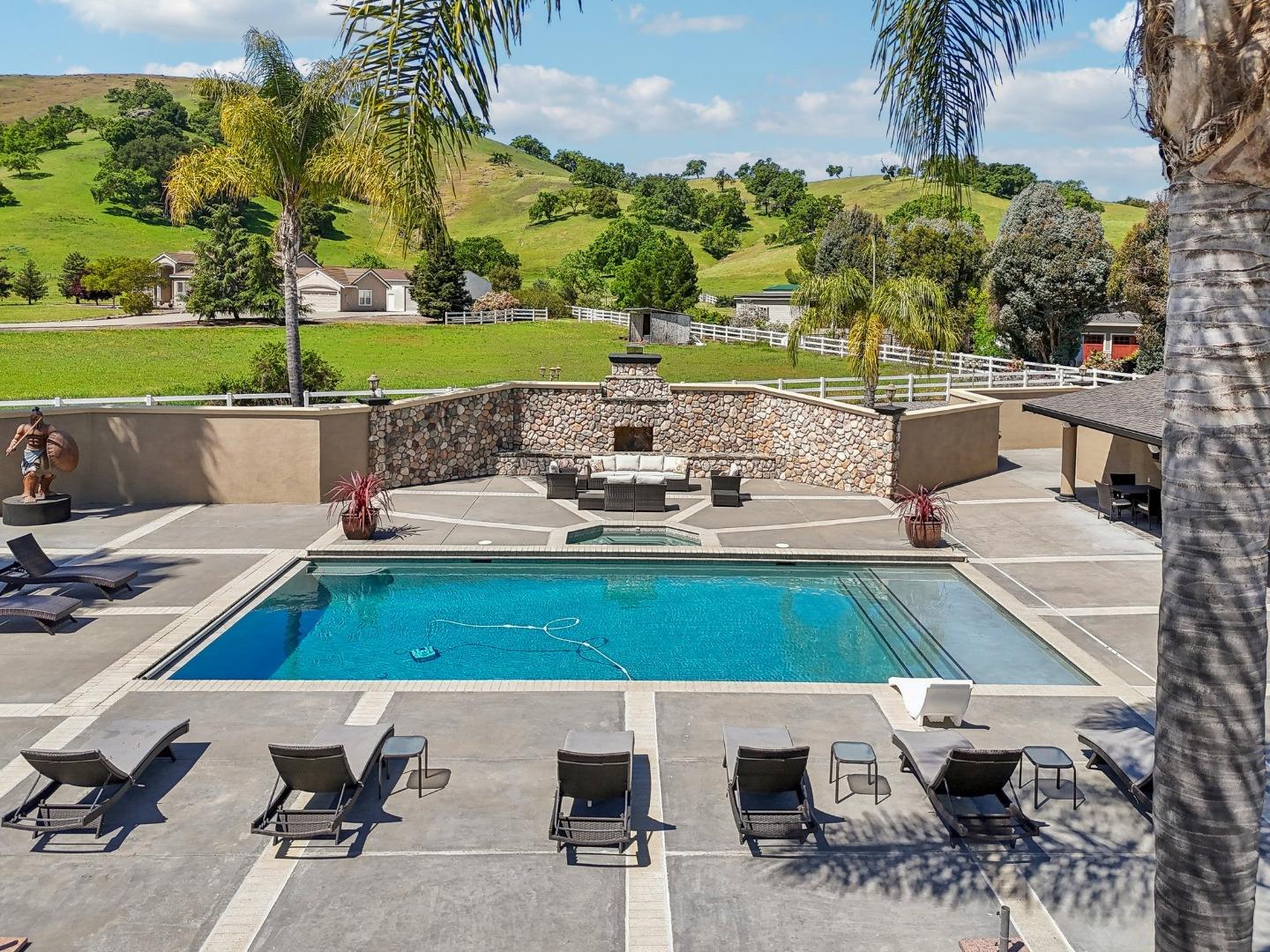 Detail Gallery Image 18 of 48 For 12755 Santa Teresa Blvd, San Martin,  CA 95046 - 5 Beds | 4 Baths