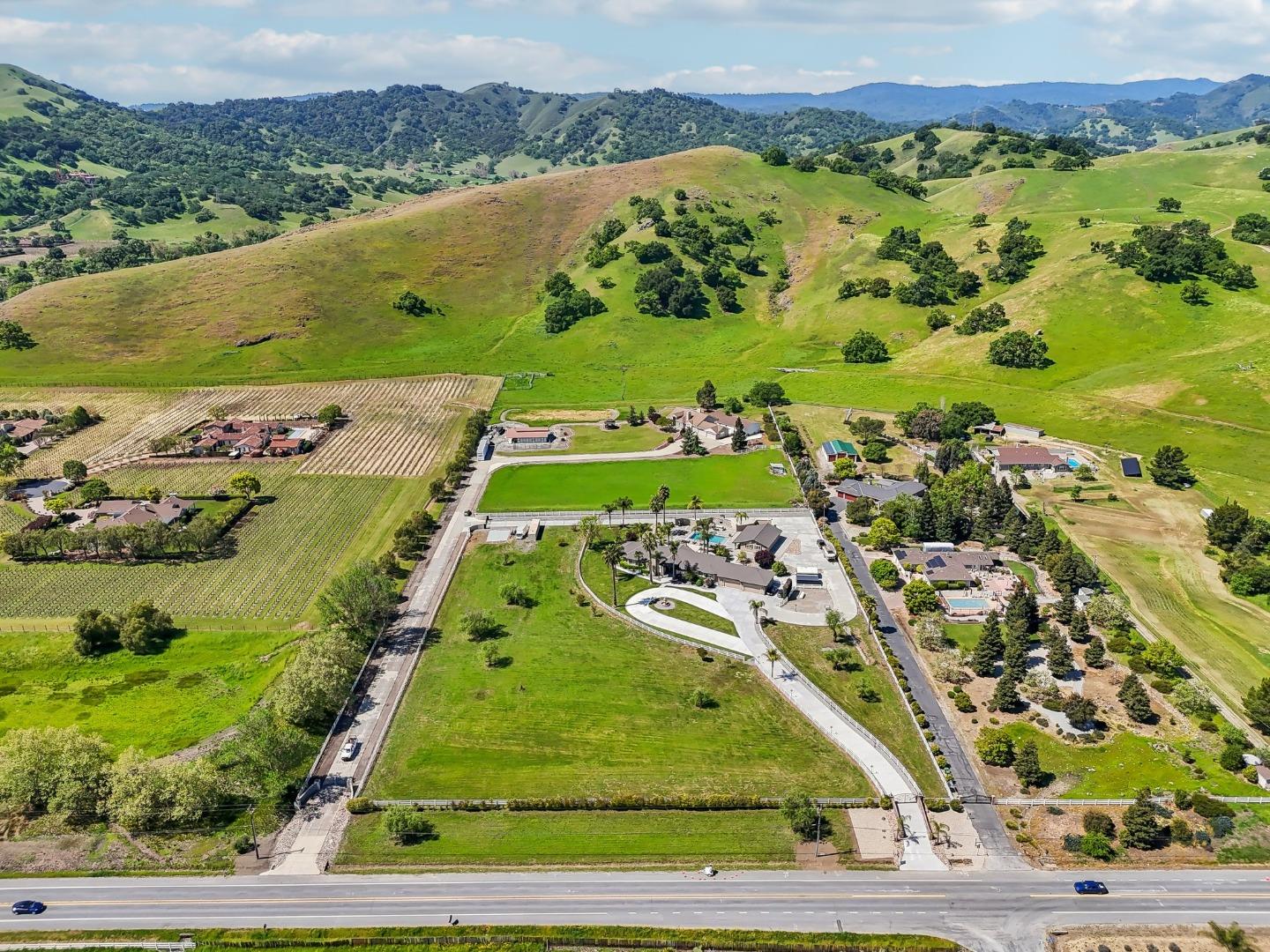 Detail Gallery Image 19 of 48 For 12755 Santa Teresa Blvd, San Martin,  CA 95046 - 5 Beds | 4 Baths