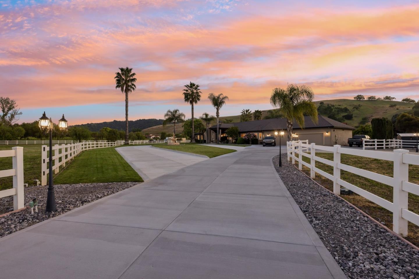 Detail Gallery Image 5 of 48 For 12755 Santa Teresa Blvd, San Martin,  CA 95046 - 5 Beds | 4 Baths