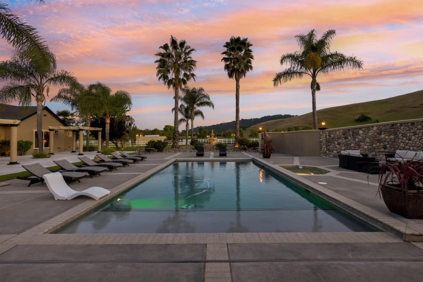 Detail Gallery Image 6 of 48 For 12755 Santa Teresa Blvd, San Martin,  CA 95046 - 5 Beds | 4 Baths