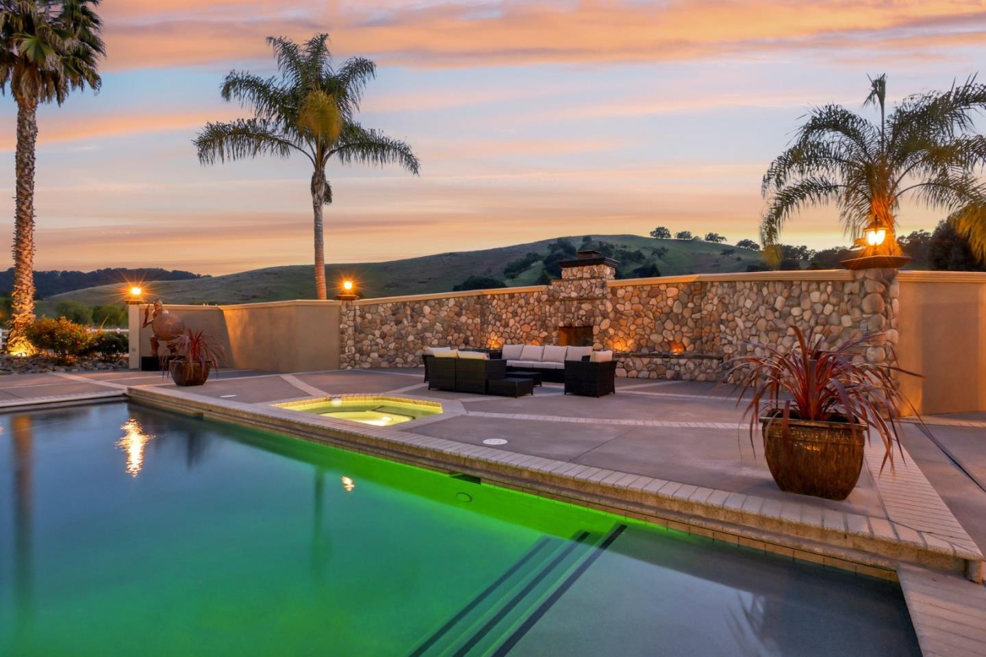 Detail Gallery Image 7 of 48 For 12755 Santa Teresa Blvd, San Martin,  CA 95046 - 5 Beds | 4 Baths