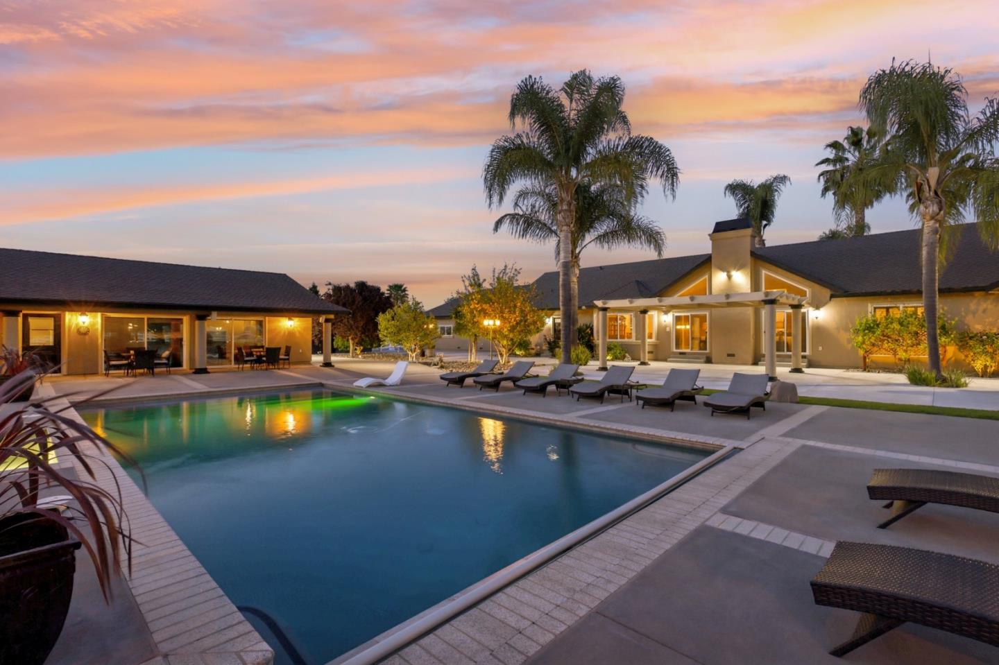 Detail Gallery Image 9 of 48 For 12755 Santa Teresa Blvd, San Martin,  CA 95046 - 5 Beds | 4 Baths