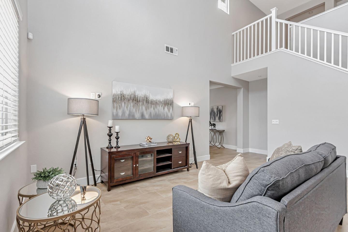 Detail Gallery Image 11 of 88 For 9561 Rancho Hills Dr, Gilroy,  CA 95020 - 5 Beds | 3 Baths