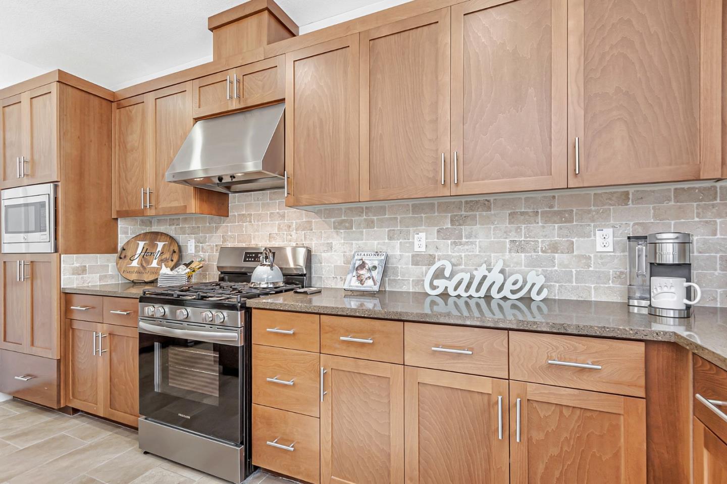 Detail Gallery Image 23 of 88 For 9561 Rancho Hills Dr, Gilroy,  CA 95020 - 5 Beds | 3 Baths