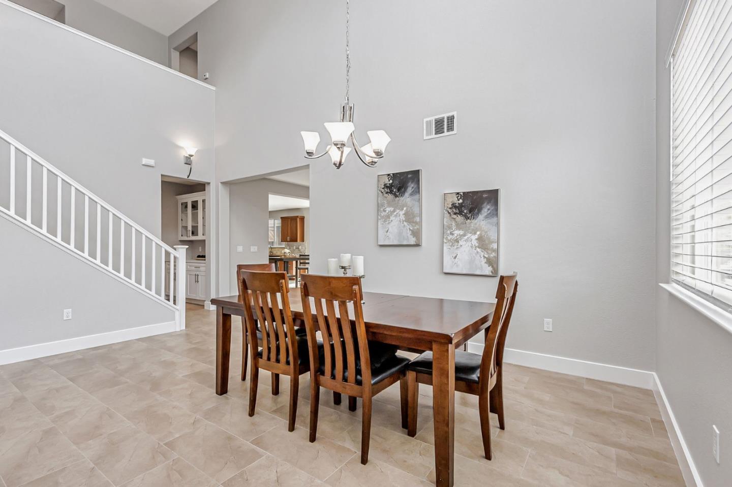 Detail Gallery Image 26 of 88 For 9561 Rancho Hills Dr, Gilroy,  CA 95020 - 5 Beds | 3 Baths
