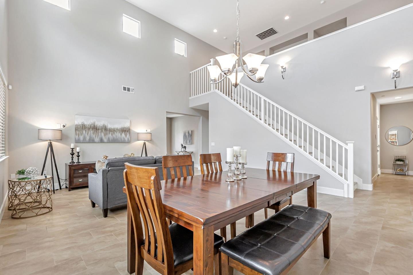Detail Gallery Image 27 of 88 For 9561 Rancho Hills Dr, Gilroy,  CA 95020 - 5 Beds | 3 Baths