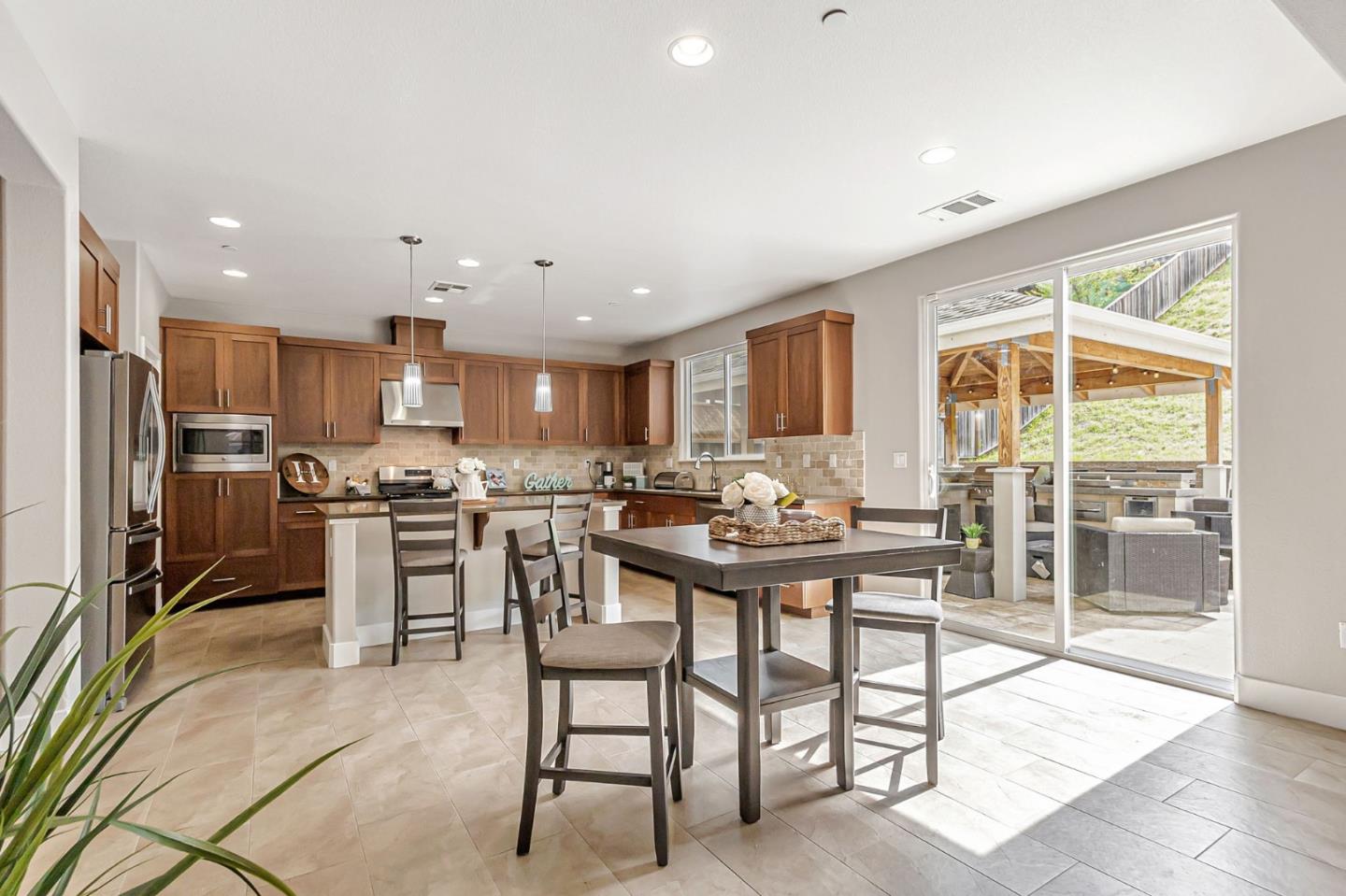 Detail Gallery Image 29 of 88 For 9561 Rancho Hills Dr, Gilroy,  CA 95020 - 5 Beds | 3 Baths