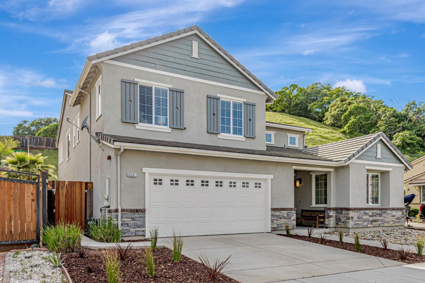 Detail Gallery Image 3 of 88 For 9561 Rancho Hills Dr, Gilroy,  CA 95020 - 5 Beds | 3 Baths