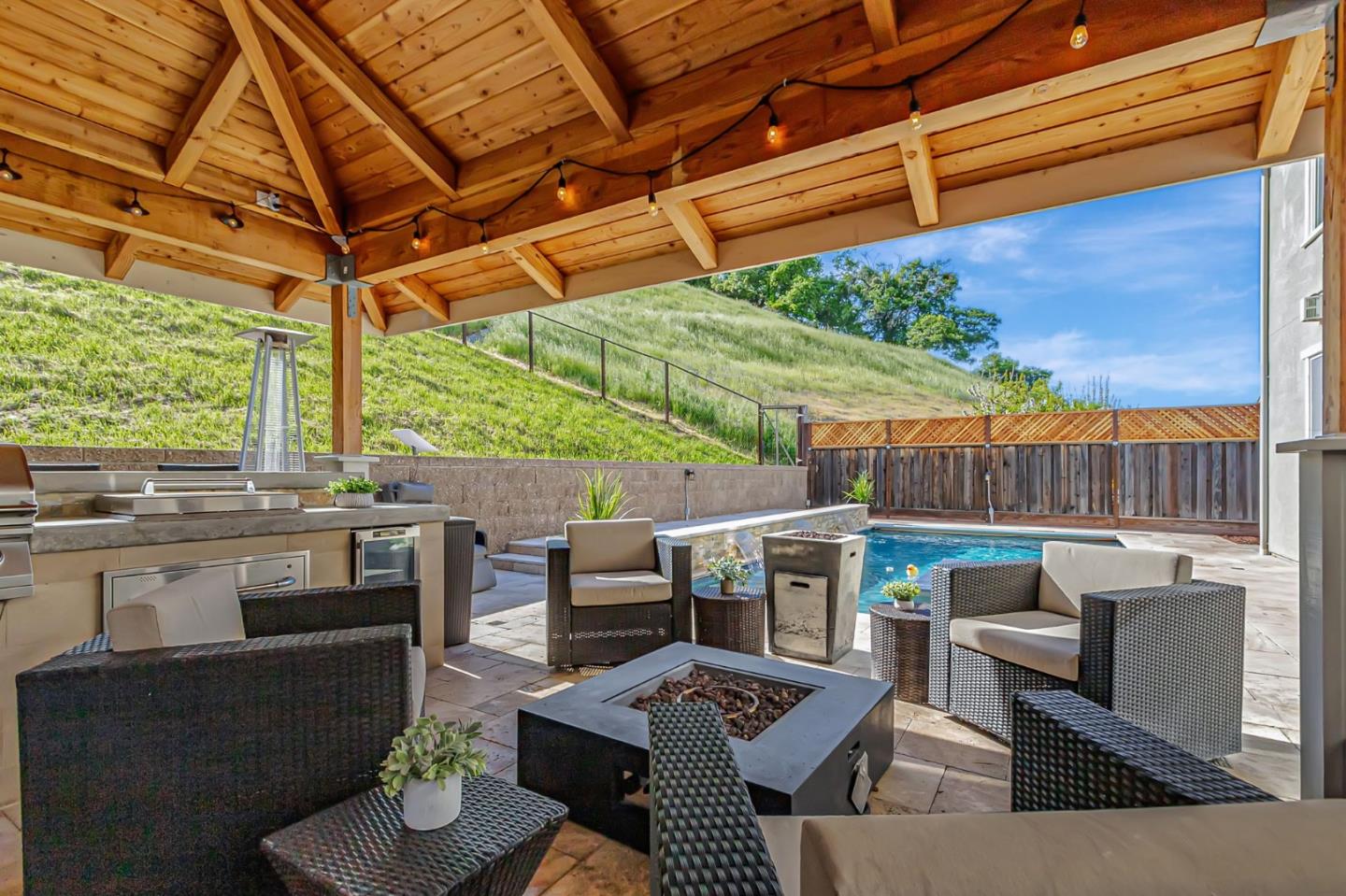 Detail Gallery Image 60 of 88 For 9561 Rancho Hills Dr, Gilroy,  CA 95020 - 5 Beds | 3 Baths